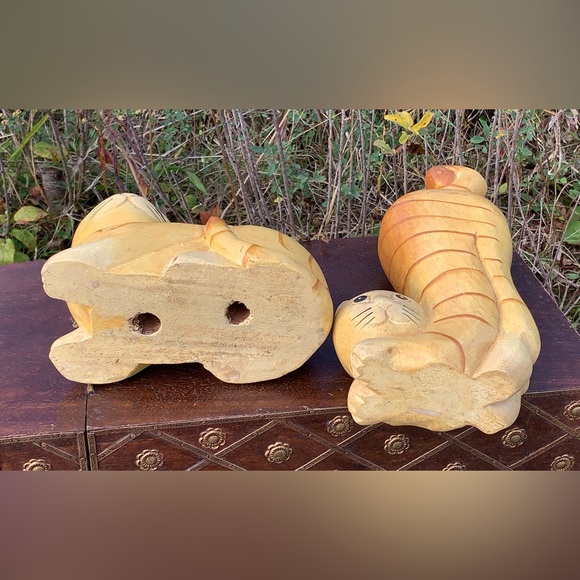 Set of 2 Artisan Folk Art Carved Solid Wooden Vintage Striped Cat Figurines - Picture 6 of 16